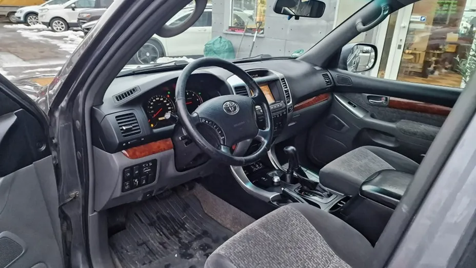 TOYOTA Land Cruiser -