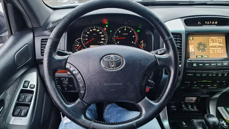TOYOTA Land Cruiser -