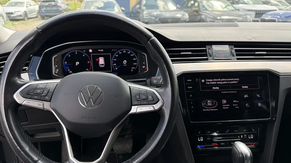 VOLKSWAGEN Passat -
