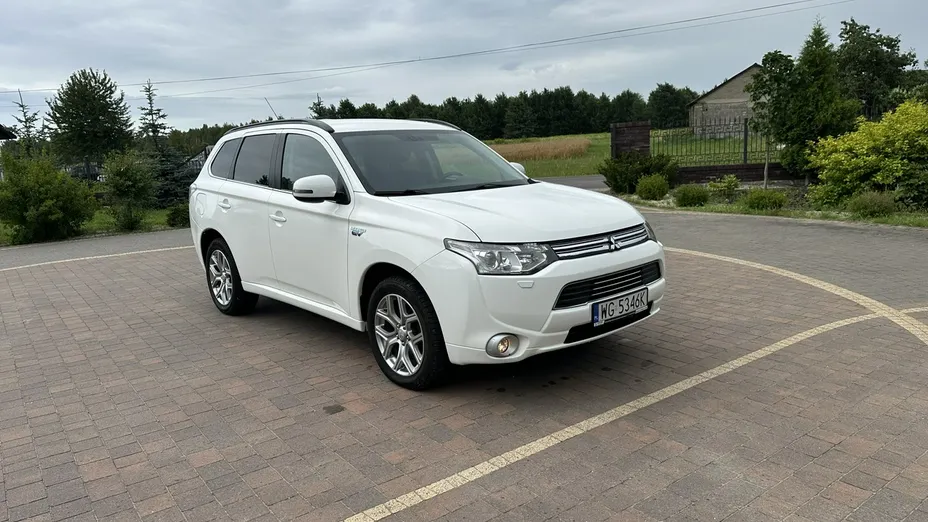 MITSUBISHI Outlander -