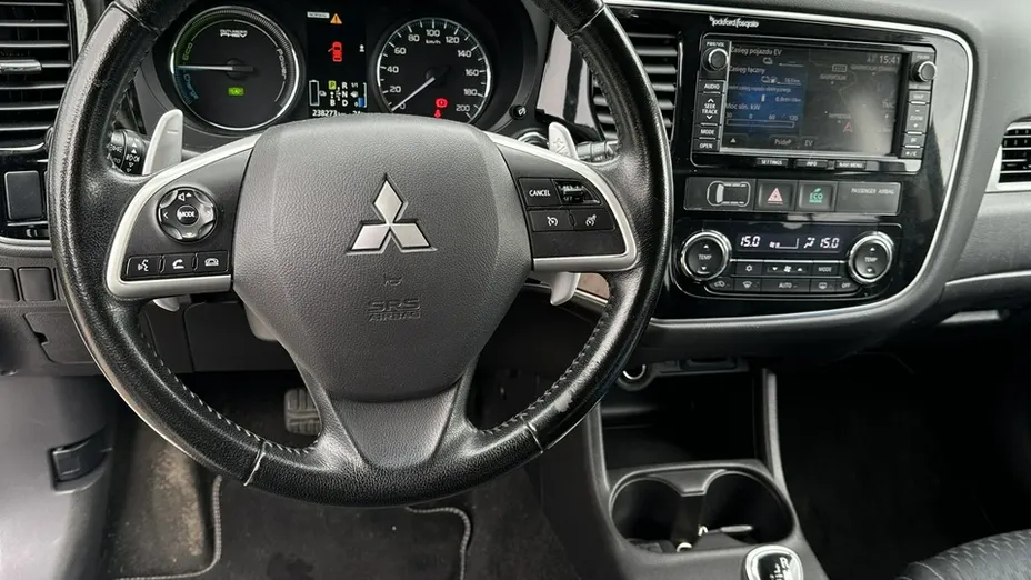 MITSUBISHI Outlander -