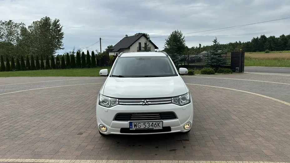 MITSUBISHI Outlander -