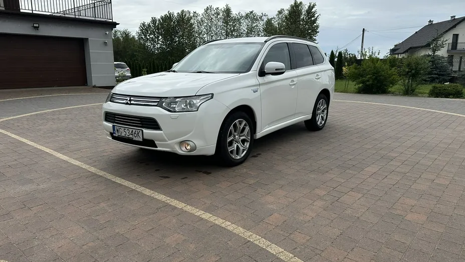 MITSUBISHI Outlander -