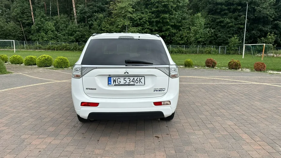 MITSUBISHI Outlander -