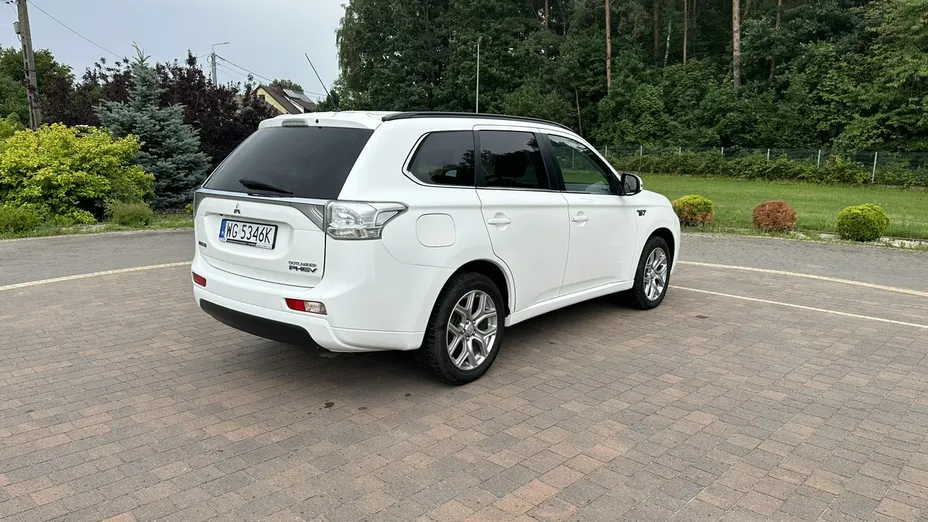 MITSUBISHI Outlander -