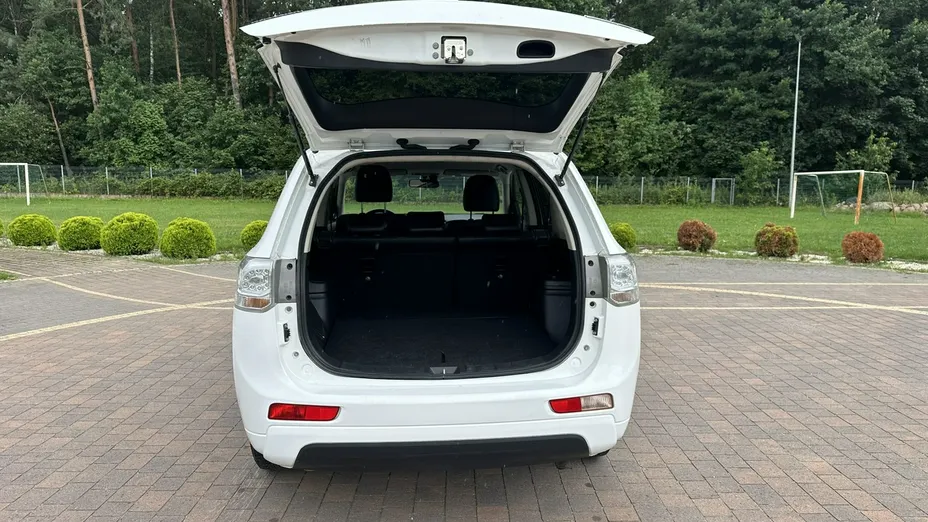 MITSUBISHI Outlander -