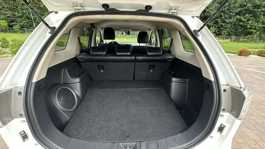 MITSUBISHI Outlander -