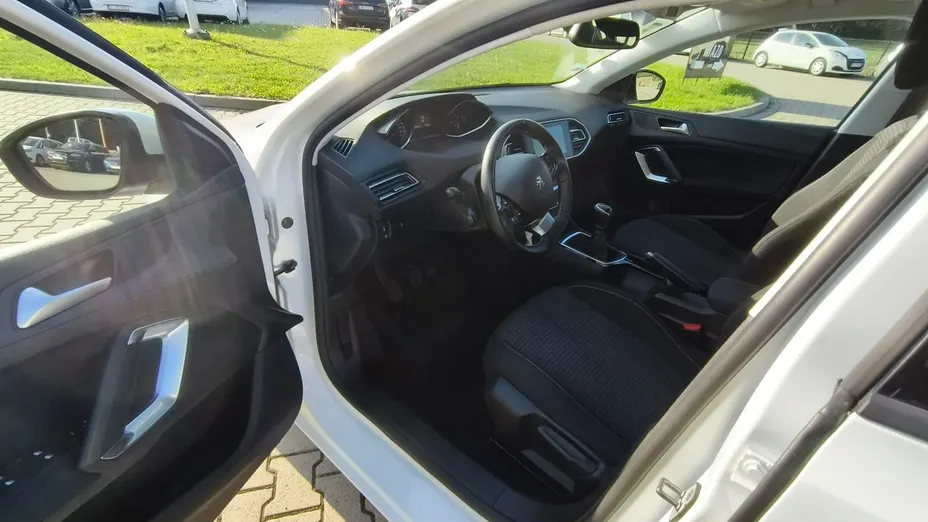 PEUGEOT 308 -