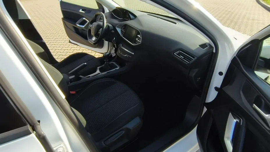 PEUGEOT 308 -