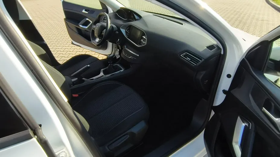 PEUGEOT 308 -