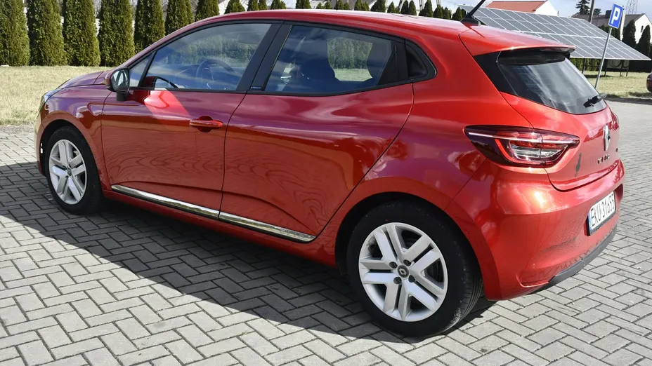 RENAULT Clio -