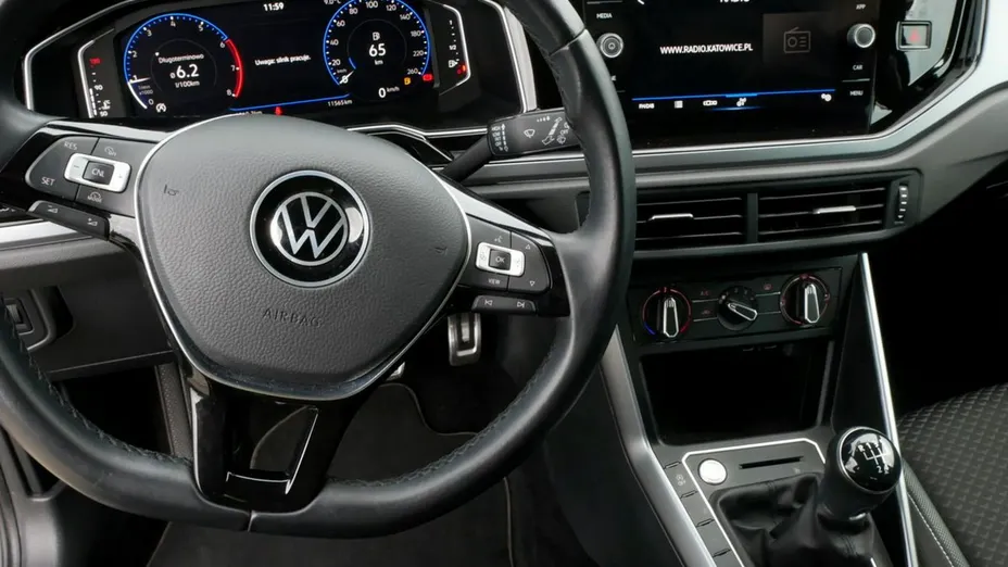 VOLKSWAGEN Polo -