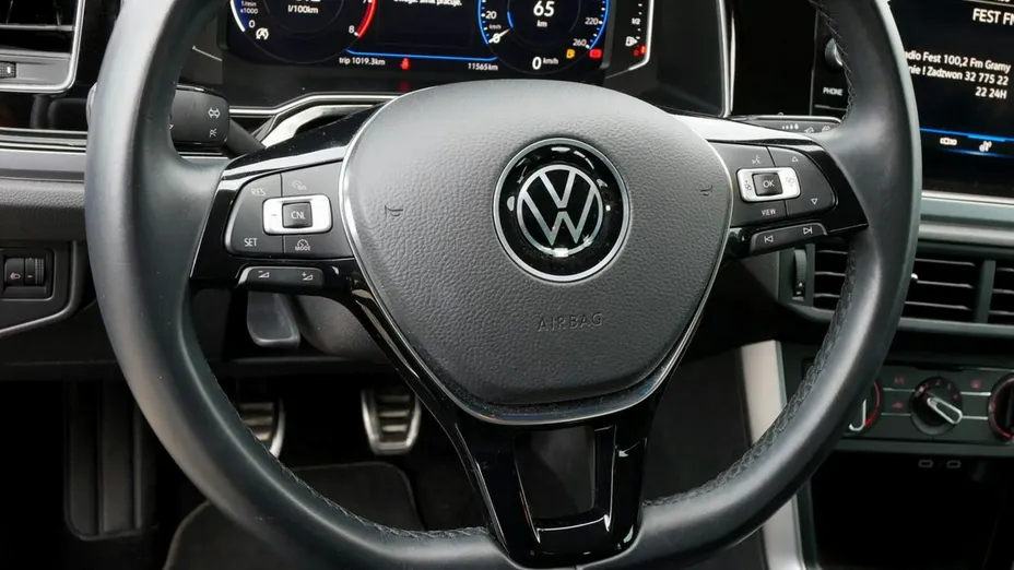 VOLKSWAGEN Polo -