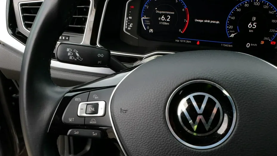 VOLKSWAGEN Polo -