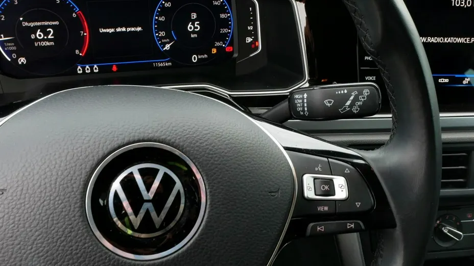 VOLKSWAGEN Polo -