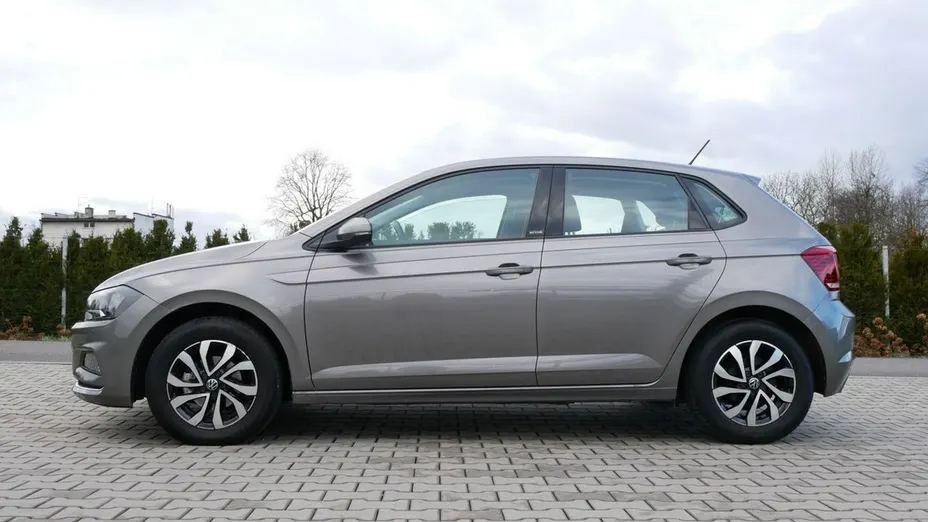 VOLKSWAGEN Polo -