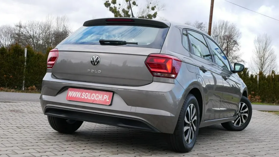 VOLKSWAGEN Polo -