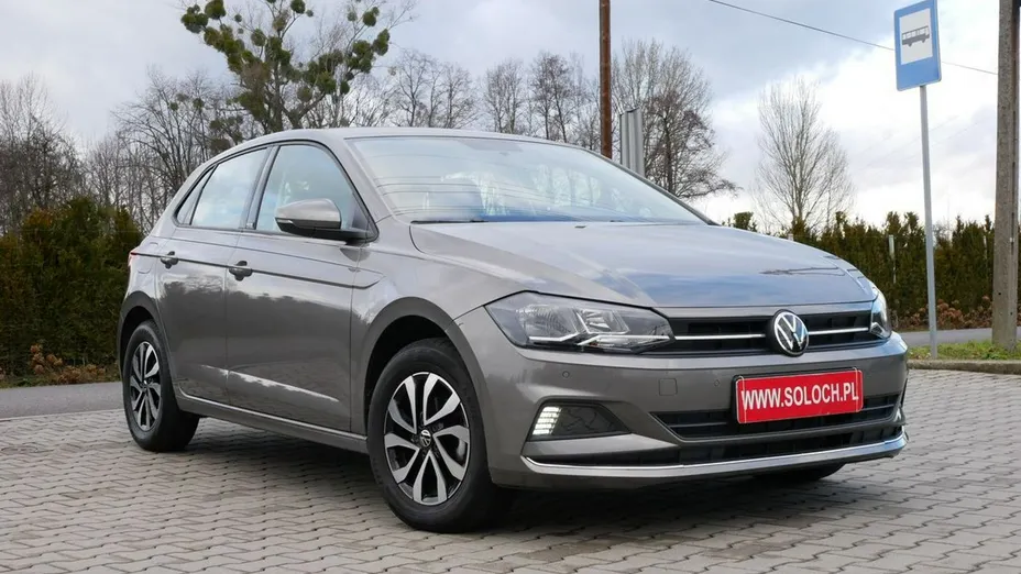 VOLKSWAGEN Polo -