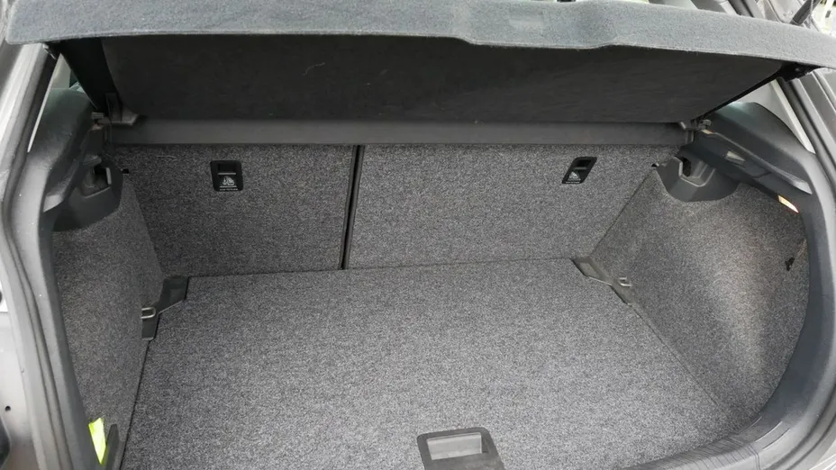 VOLKSWAGEN Polo -