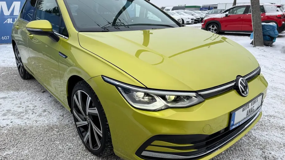 VOLKSWAGEN Golf -