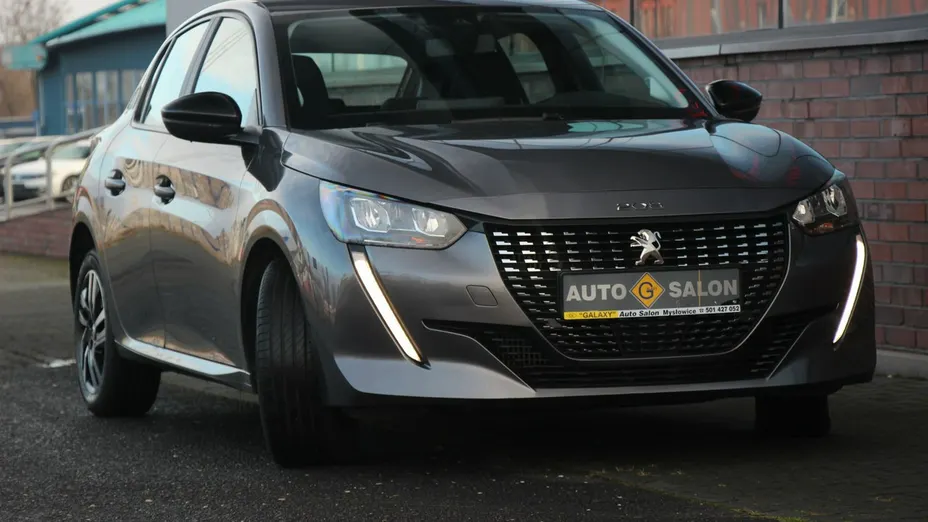 PEUGEOT 208 -
