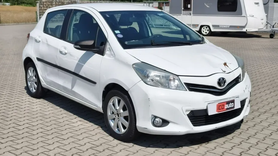 TOYOTA Yaris -