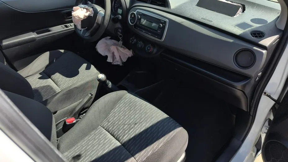 TOYOTA Yaris -