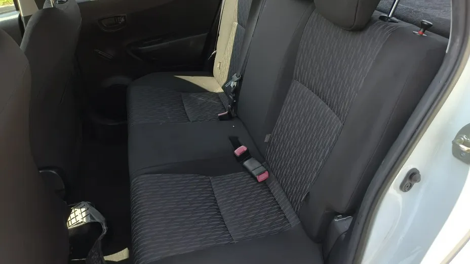 TOYOTA Yaris -