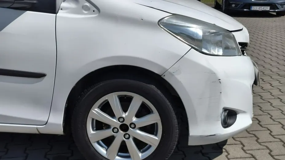 TOYOTA Yaris -