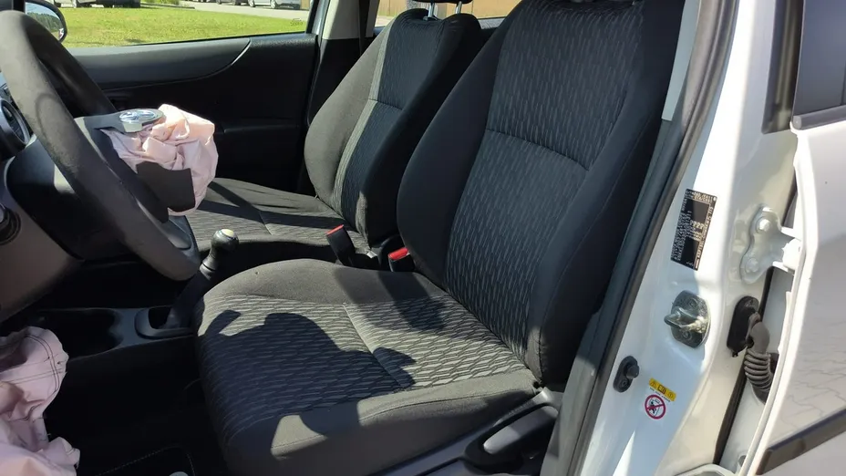 TOYOTA Yaris -