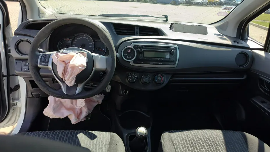 TOYOTA Yaris -