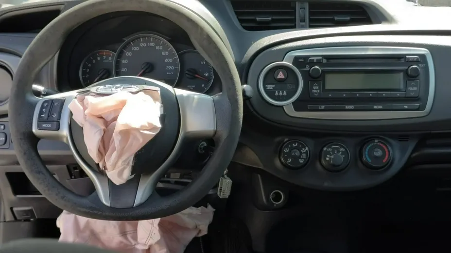 TOYOTA Yaris -
