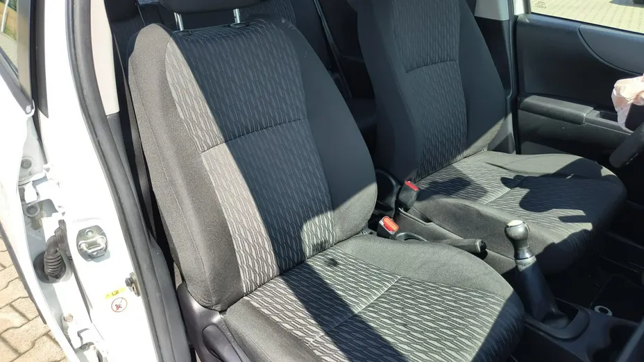 TOYOTA Yaris -