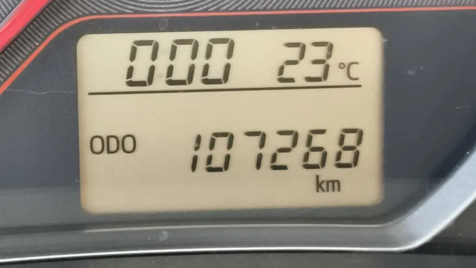 TOYOTA Yaris -