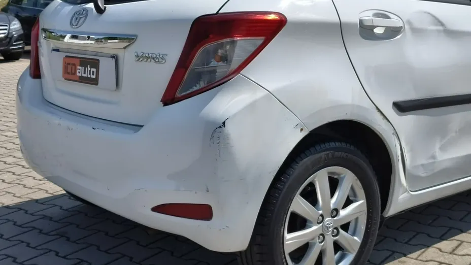 TOYOTA Yaris -