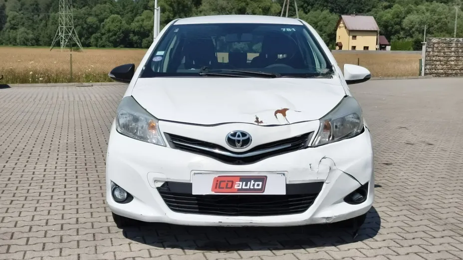 TOYOTA Yaris -