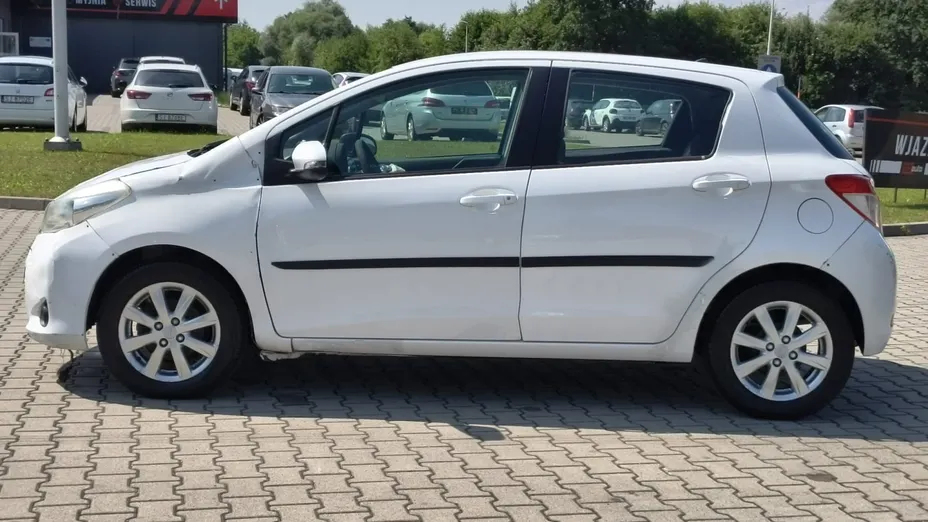 TOYOTA Yaris -