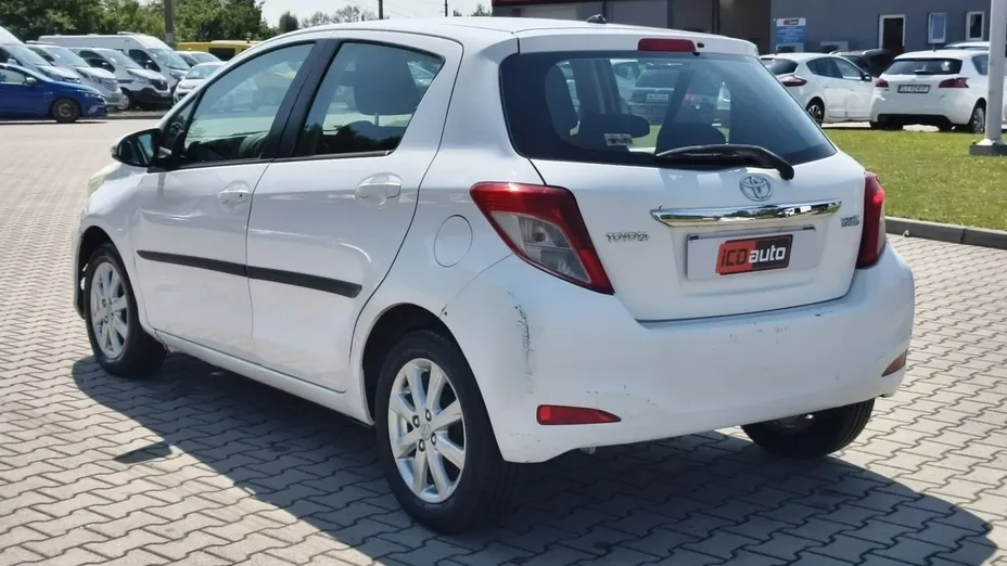 TOYOTA Yaris -