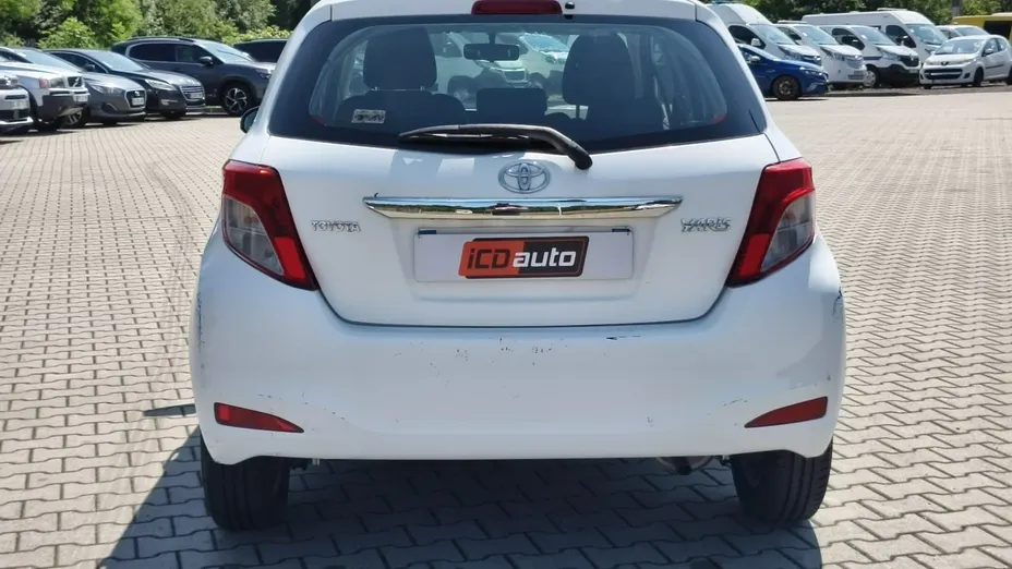 TOYOTA Yaris -
