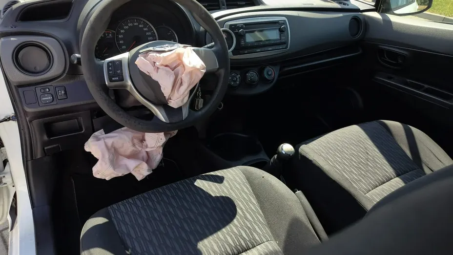 TOYOTA Yaris -