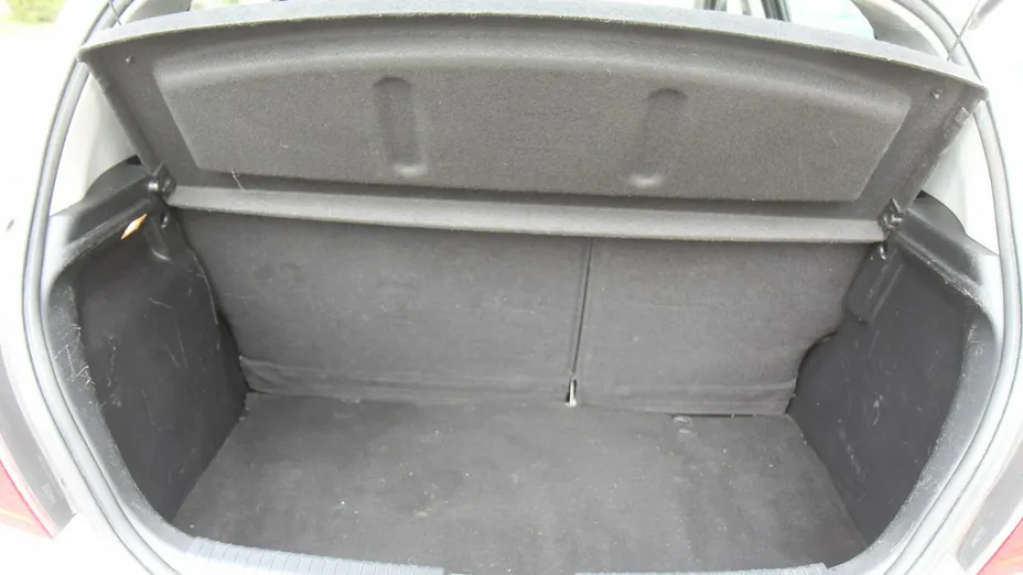 HYUNDAI i20 -