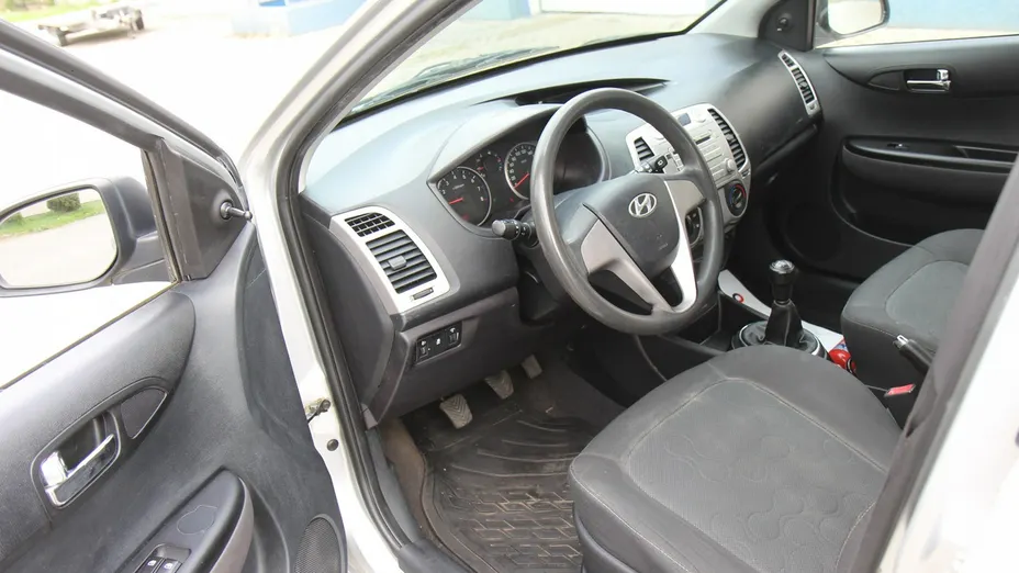 HYUNDAI i20 -