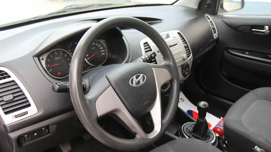 HYUNDAI i20 -