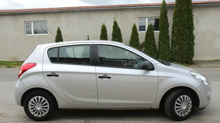 HYUNDAI i20 -
