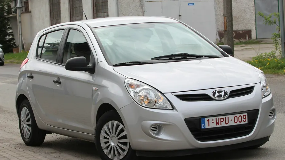 HYUNDAI i20 -