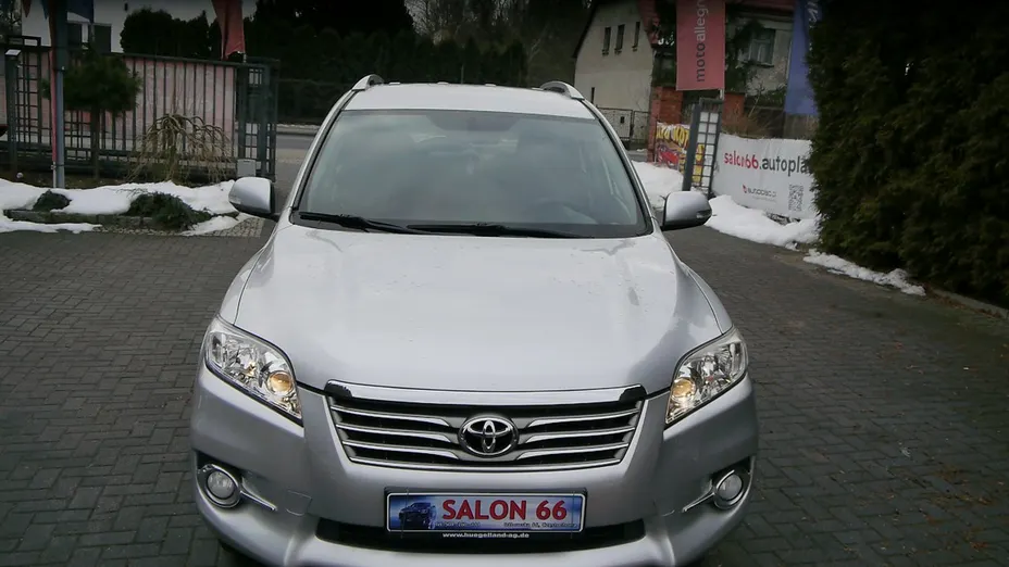 TOYOTA RAV4 -