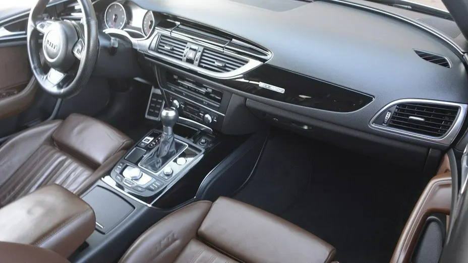 AUDI A6 -
