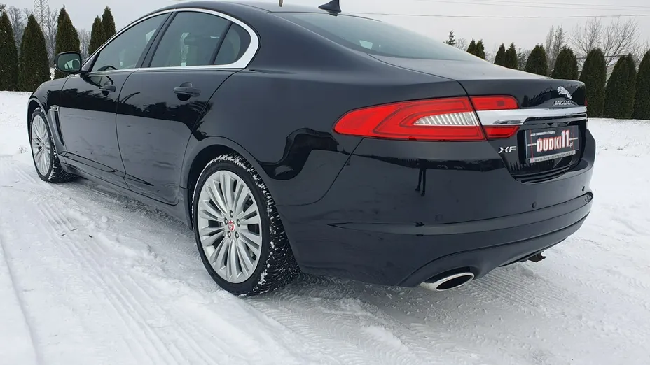JAGUAR XF -