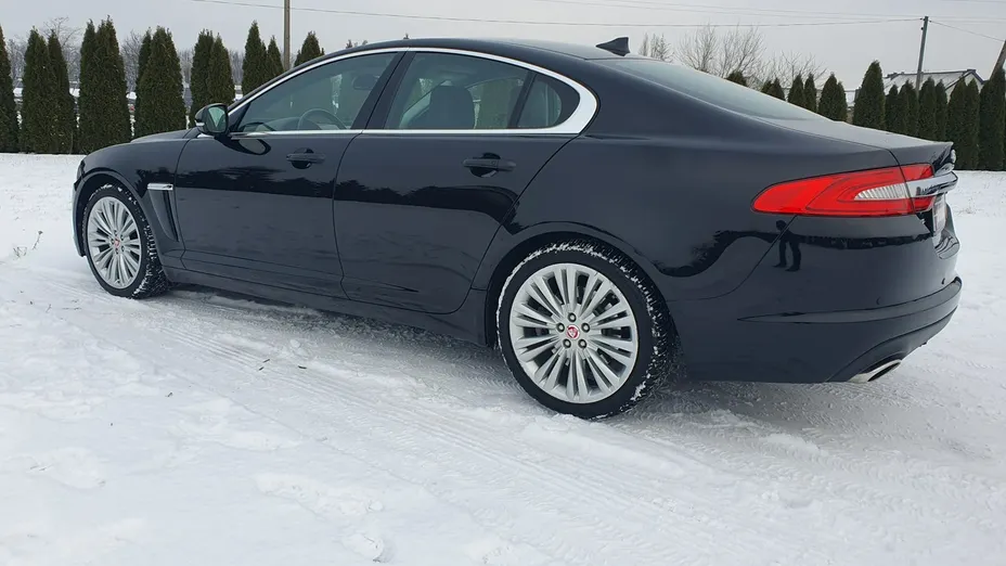 JAGUAR XF -