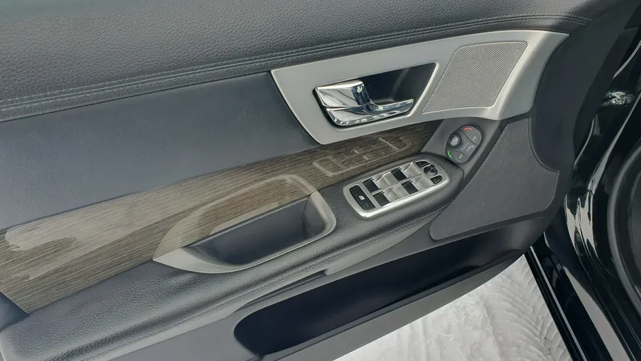 JAGUAR XF -